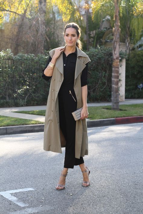 Sleeveless coat Sleeveless Duster Outfit, Long Vest Outfit Summer, Duster Vest Outfits, Sleeveless Coat Outfit, Long Vest Outfits For Women, Sleeveless Cardigan Outfit, Long Vest Outfit, Duster Outfit, Gilet Outfit