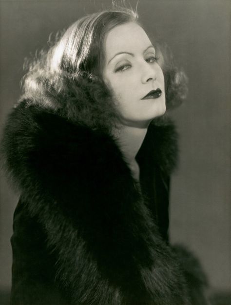 Portrait of Garbo on Twitter: "Garbo photographed by Ruth Harriet Louise, 1928.… " Greta Garbo, Marlene Dietrich, Foto Art, Vintage Portraits, Silent Film, Hollywood Glam, Hollywood Actor, Golden Age Of Hollywood, Famous Women