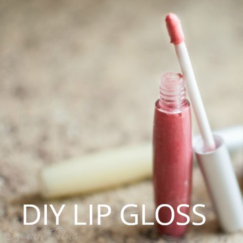 Essential Oils Diy, Lip Gloss Recipe, Makeup Remover Balm, Diy Makeup Remover, Vegan Lip Gloss, Lip Gloss Homemade, Diy Essential Oil Recipes, Lip Balm Recipes, Tinted Lip Gloss