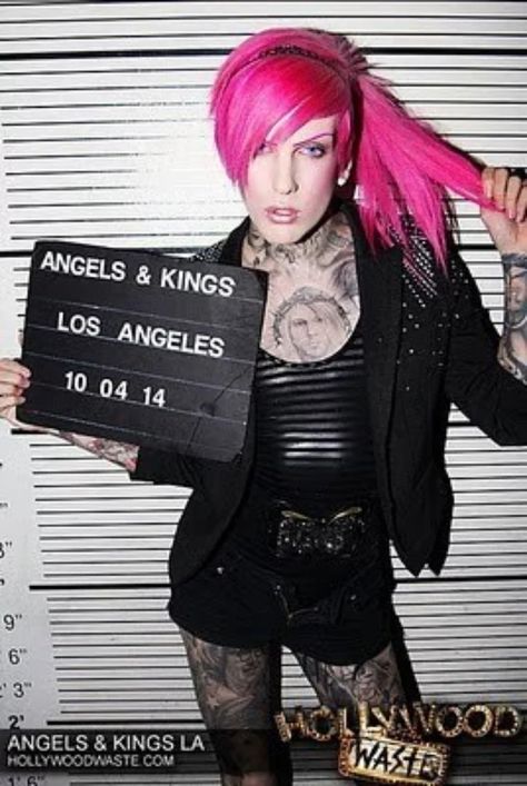 Jeffree Star Myspace, Austin Carlile, Guitar Chords And Lyrics, Scene Queens, Warped Tour, Raw Beauty, Jeffree Star, Star Pictures, Beauty Business