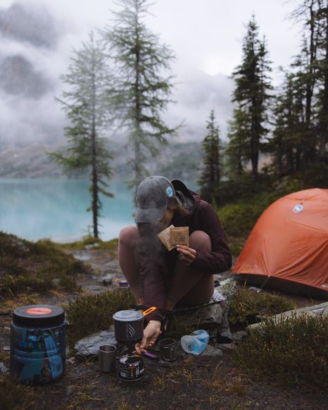 Camp Coffee Three Ways Nature, Exploration Aesthetic, Camping Photo Ideas, Simple Camping Meals, Camp Photoshoot, Camping Website, Camping Lunch Ideas, Camping Dinner Ideas, Camping Food Hacks