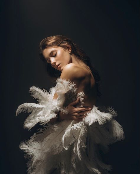 Feathers Photoshoot, Studio Photography Poses, Black Angels, Fashion Photography Inspiration, Bridal Shoot, Studio Shoot, Photo Reference, Photography Inspo, Fashion Shoot