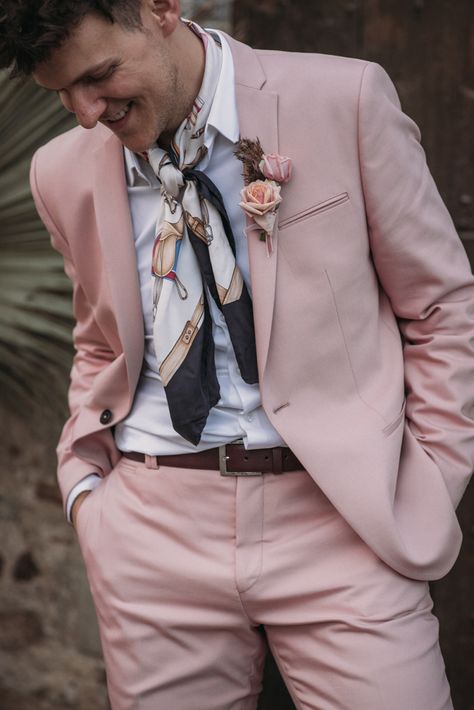 Men Pink Suit, Pink Wedding Suit, Suit Beach Wedding, Beach Wedding Suit, Pink Suit Men, Flowers Costume, Pink Groomsmen, Pink Suits, Beach Wedding Suits