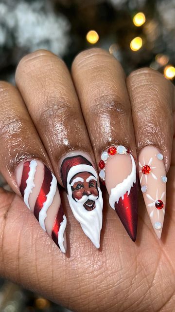 Black Santa Claus Nails, 3d Nail Designs Christmas, Christmas Festive Nails, Christmas 3d Nail Art Designs, 3d Nail Art Christmas, 90s Christmas Nails, Christmas Nails Maximalist, Christmas 3d Nail Art, Creative Christmas Nails