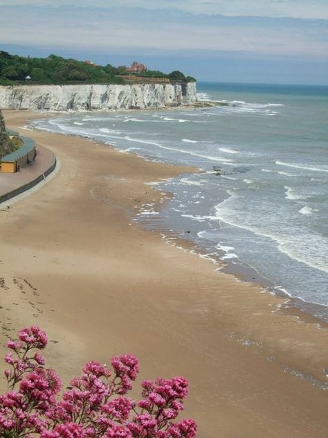 Broadstairs, Stone Bay, Kent, a coastal town seaside resort on the Isle of Thanet, East Kent, England, about 80 miles (130 km) east of London. It is part of the civil parish of Broadstairs & St Peter's. Situated between Margate & Ramsgate, Broadstairs is known as the "Jewel in Thanet's crown" with crest motto of Stella Maris, "Star of the Sea", the Capt & I were here with his brother May, 2013.. Best Seller Books, Star Of The Sea, Kent Coast, White Cliffs, Magic Places, British Seaside, Stella Maris, Kent England, Coastal Town