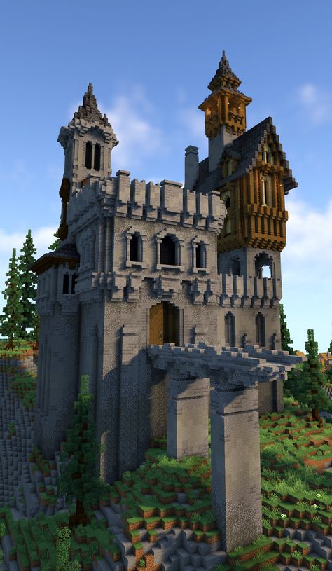 Medieval Style Minecraft Builds, Castle Inspo Minecraft, Minecraft Castle Tower Design, Mountain Side Castle Minecraft, Castle Builds Minecraft, Small Minecraft Castle Blueprints, Minecraft Castle Base Ideas, Minecraft Castle Exterior, Midevil Minecraft Build Castle