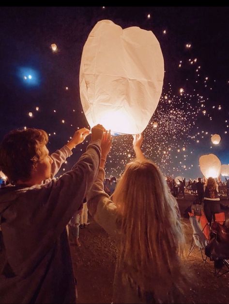 Lantern Fest, Tangled Wedding, Dream Dates, Floating Lanterns, Cute Date Ideas, Floating Lights, Photography Posing Guide, Bridal Photoshoot, Cute Wallpaper For Phone