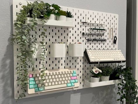 pegboard with keyboard displays Ikea Pegboard Office, Aesthetic Pegboard, Minimizing Clutter, Ikea Pegboard, Pegboard Ideas, Workspace Essentials, Gaming Desk Setup, Ikea Wall, Gamer Room Decor