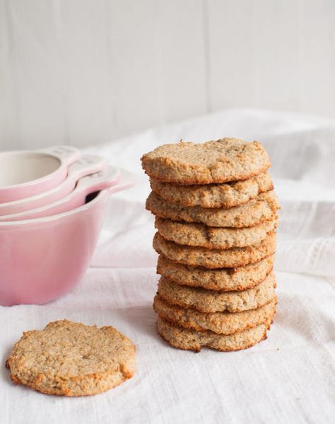 11 Three-Ingredient Cookie Recipes That Are Totally Foolproof via @PureWow Three Ingredient Cookies, Vegan Cookies Recipes, Cookies Vegan, Banana Cookies, Banana Coconut, Coconut Cookies, Breakfast Cookies, Easy Cookie Recipes, Healthy Cookies