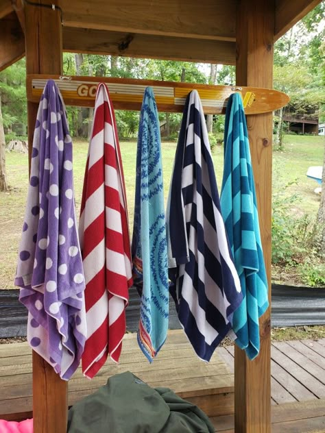 Cabin Towel Rack, Lakehouse Beach Landscaping, Lake Towel Drying Rack, Lake Bar Ideas, Dock Decor Ideas, Lake House Towel Storage, Lake House Towel Rack, Lake Cabin Outdoor Ideas, Outside Towel Rack Ideas