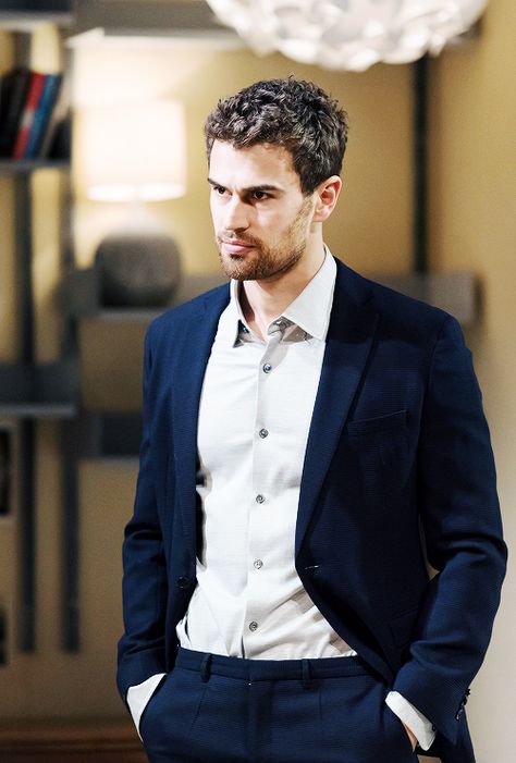 Theo James Shirtless, Thoe James, Blessed Pictures, James Theo, James Wallpaper, Theodore James, Tobias Eaton, James 3, Divergent Series