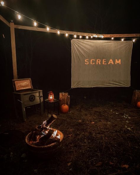 Scary Movie Night Projector, Halloween Movie Projector, Projector Movie Night Fall, Outdoor Horror Movie Night, Outdoor Scary Movie Night, Horror Movie Date Night Aesthetic, Spooky Movie Aesthetic, Halloween Projector Movie Night, Summer Ween Aesthetic