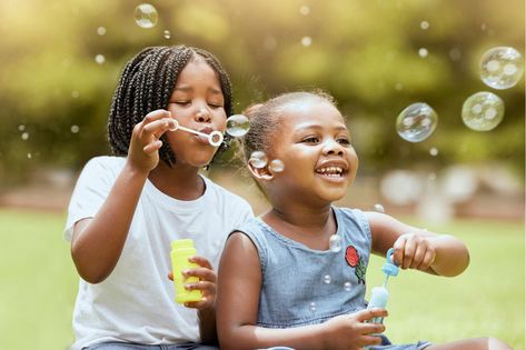 Family Playing Outside, Happy Kids Aesthetic, Kids Playing Aesthetic, Kids Playing Outside, Kids Christmas Coloring Pages, Happy Sisters, Play Zone, People References, Painting References