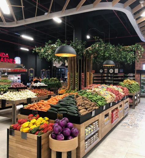 Proyecto destacado Euro supermercado Llanogrande – Grupo Mercadeo Design Supermarket, Vegan Food Truck, Supermarket Design Interior, Fruit Store, Juice Bar Design, Fruit And Veg Shop, Vegetable Shop, Grocery Store Design, Supermarket Design