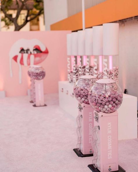 Rare Beauty Event, Brand Activation Ideas, Launch Event Ideas, Business Launch Party, Experiential Marketing Events, Activation Ideas, Marketing Activations, Case Studio, White Claw