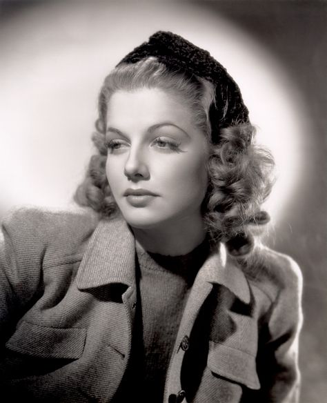 Ann Sheridan Ann Sothern, Ann Sheridan, Old Hollywood Movie, Winter Carnival, Classic Portraits, Classic Movie Stars, Cary Grant, Actrices Hollywood, Movie Buff