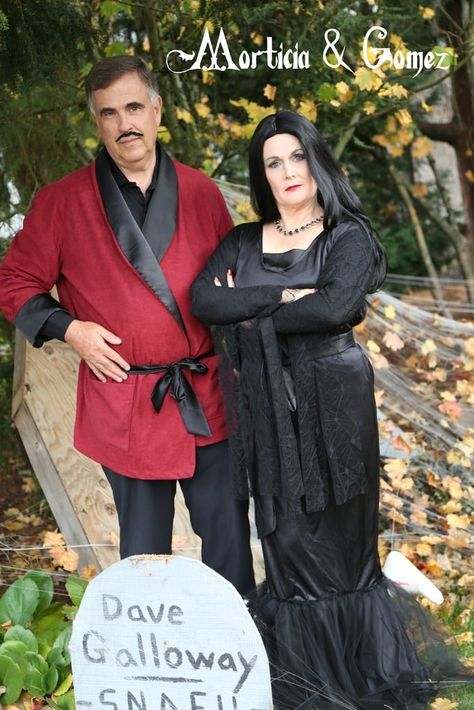 They're creepy and they're kooky, mysterious and spooky,  They're altogether ooky,  The Addams Family! Addams Family Morticia And Gomez, Gomez Addams Costume, Adams Family Costume, Halloween Couples Costumes, Morticia Gomez, Addams Family Morticia, Easy Last Minute Costumes, Morticia And Gomez, Cute Couples Costumes