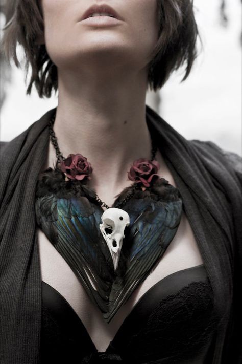 wing and skull necklace..wow, cool piece of art..not sure if I'd wear it..depends what the wings are made of..but cool piece of art Bird Skull Necklace, Bone Jewelry, Bird Wings, Glad Rags, Bird Skull, Wing Necklace, Unusual Jewelry, Skull Necklace, Dark Beauty