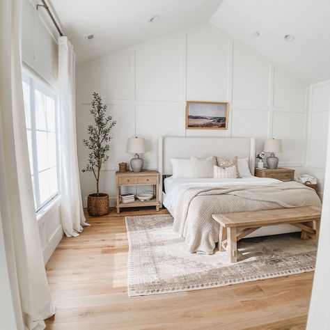 Modern Farmhouse Bedrooms, Bedding Modern, Bedroom Neutral, Beautiful Bedroom Colors, Bedroom Decor For Small Rooms, Neutral Bedding, Rustic Bedroom Decor, Bedroom Trends, Bedroom Decor Cozy