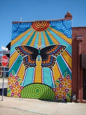 Butterfly Mural, Pavement Art, Garden Mural, Afrique Art, School Murals, Trippy Painting, Fence Art, Cute Canvas Paintings, Graffiti Murals