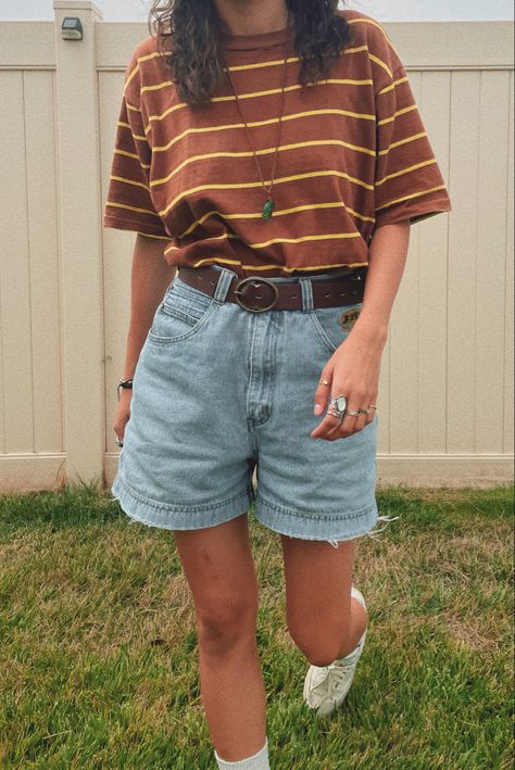 love this dad short’s / jorts with striped tee combo. the belt is my all time favorite, and of course reeboks. 90s Spring Outfits Aesthetic, 80s Jean Shorts Outfit, Short Lady Outfits, Dad Jorts Outfits, 90s Mom Aesthetic Summer, Nb Summer Outfits, 80s Spring Fashion, 80s Inspired Outfits Summer, Enby Fashion Summer