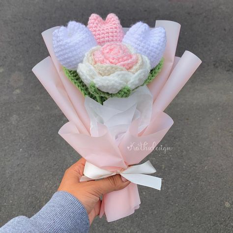 Cute & small bouquet🌷🌸 ◦ • ◦ ❁ ◦ ◦ • ◦ • #crochet #crochetlover #rosecrochet #crochetbouquet #bouquet #crochetrose #ramo #pink #couqette Crochet Small Bouquet, Small Crochet Bouquet, Cute Small Bouquet, Hoco Bouquet, Bouquet Crochet, Crochet Bouquet, Small Crochet, Small Bouquet, Crochet Rose