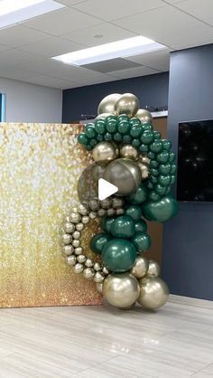 Gold Backdrop Ideas, Back Drops For Birthday Parties, Birthday Balloon Backdrop Ideas, Ballon Arch Back Drop, Event Backdrop Ideas, Balloon Pricing, Balloon Backdrop Ideas, Balloon Arch Ideas, Birthday Backdrop Design