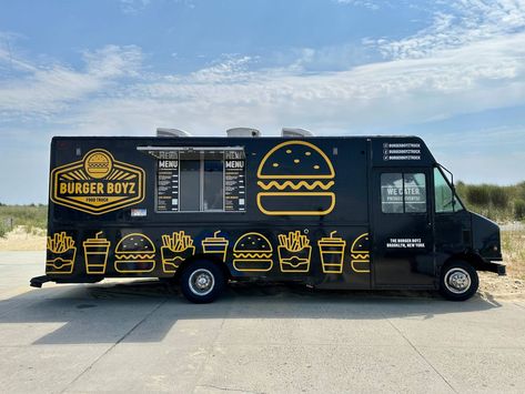 Street Food Truck Design, Pizza Food Truck Design, Foodtrucks Ideas Design, Food Truck Exterior, Black Food Truck, Food Truck Aesthetic, Burger Truck, Vegetarian Patty, Fast Food Truck