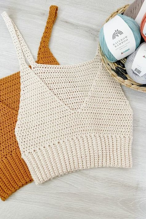 Crochet Bracelet Pattern, Crochet Ladies Tops, Crochet Fashion Patterns, Crochet Summer, Crochet Bracelet, Blanket Knitting Patterns, Crochet Vest, Crochet Woman, Crochet Crop Top