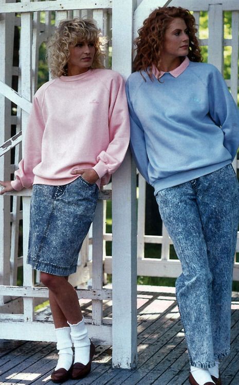 Christopher Salmon: Women's Casual Day wear 80s: The light pastel colored sweaters and acid wash denim embody the casual trends of the 80s. This particular picture represents the slightly more controlled and almost business like casual wear. Big curly hair and cropped pants showing white socks is also an 80s trend. Style Année 80, 80s Trends, Look 80s, 1980s Fashion Trends, 80s Fashion Trends, Mode Retro, 80’s Fashion, 80s And 90s Fashion, 80s Outfit