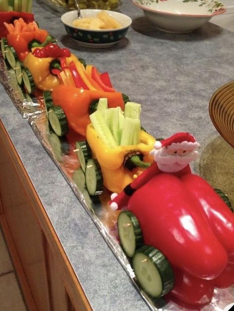 Veggie Train, Santa Veggie Tray, Christmas Veggie, Christmas Trays, Kids Christmas Party, Veggie Tray, Xmas Food, Christmas Cooking, Christmas Snacks