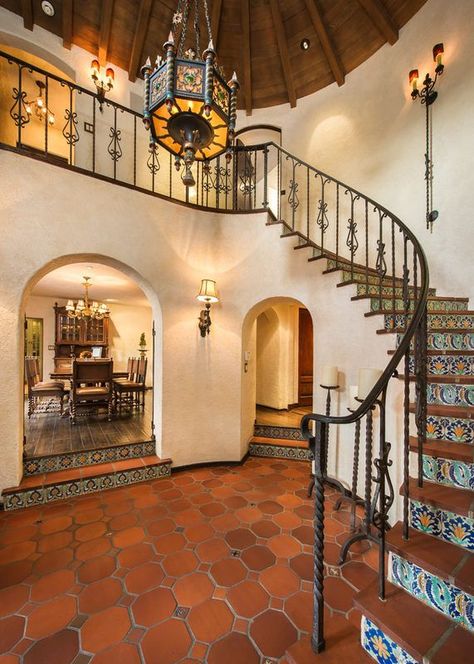 Spanish Style Staircase, Spanish Villa Style Homes, Luxury Spanish Villa, Mexican Villa House Spanish Style, Spanish Villa Mansion, Spanish Villa Floor Plans, Spanish Staircase, Mexican Mansion, Spanish Villa Home