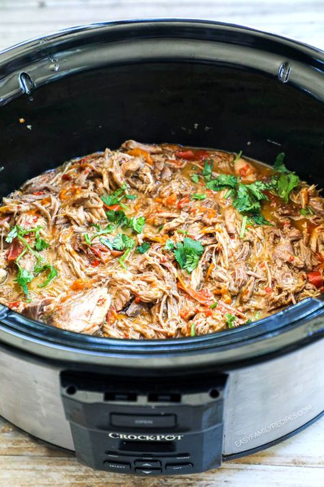 Crockpot Thai, Easy Slow Cooker Dinner, Shredded Pork Recipes, Pulled Pork Shoulder, Alligator Party, Thai Pork, Slow Cooked Pulled Pork, Yum Sauce, Shredded Cabbage