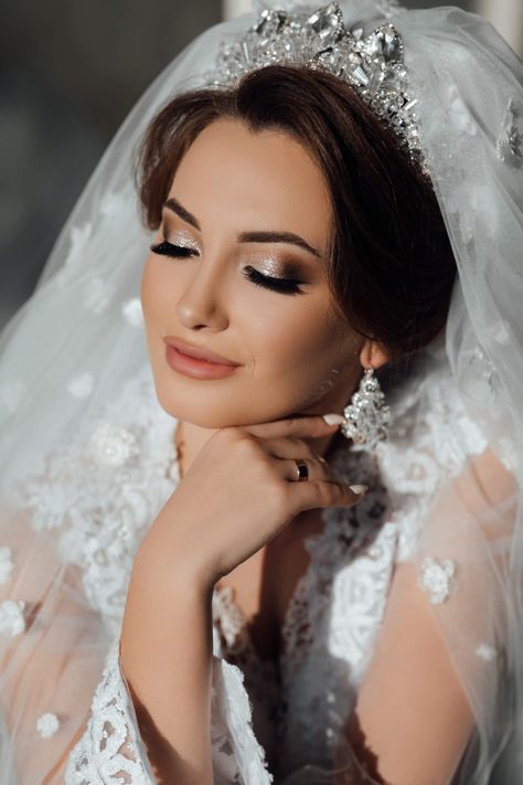 Christian Bride Eye Makeup, Christian Bride Makeup Look, Christian Makeup Look, Plus Size Bride Makeup, Christian Bride Makeup, Christian Bridal Makeup, Bridal Makeup Pictures, Makeup Moodboard, Wedding Hairdo