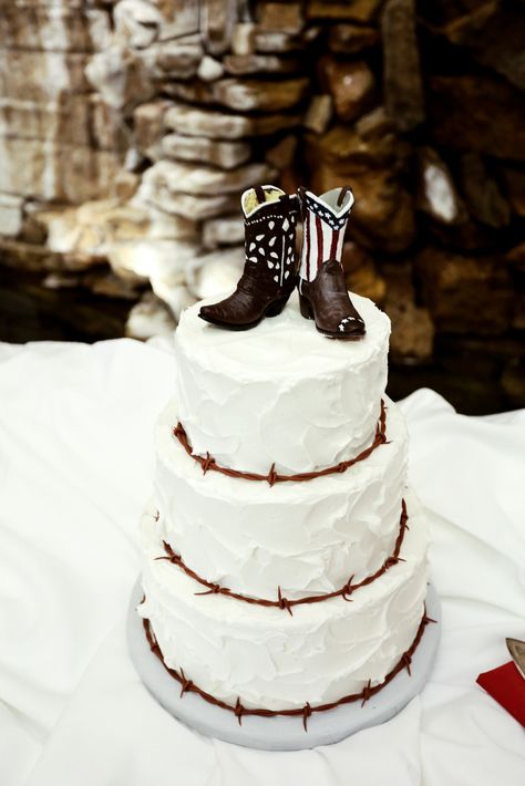 Cowboy Wedding Cakes, Cowboy Boot Cake, Western Wedding Cakes, Western Wedding Decorations, Wedding Cowboy Boots, Western Wedding Invitations, Indian Cake, Unique Wedding Cake, Western Themed Wedding