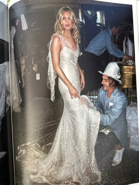 Galliano Wedding Dress, Kate Moss Wedding Dress, Kate Moss Wedding, Galliano Dress, Wedding Photo Book, Sacred Union, Iconic Weddings, Mario Testino, Sienna Miller