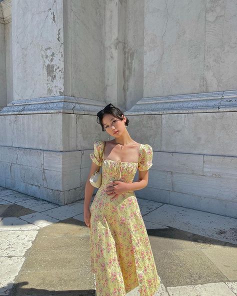 🥇 on Instagram: “this dress needs recognition 🌻” Soul Full Of Sunshine, Flowery Dresses, Princess Outfits, Simple Trendy Outfits, Aesthetic Outfit, Summer Trends, Dress Inspo, Looks Vintage, Summer Fits