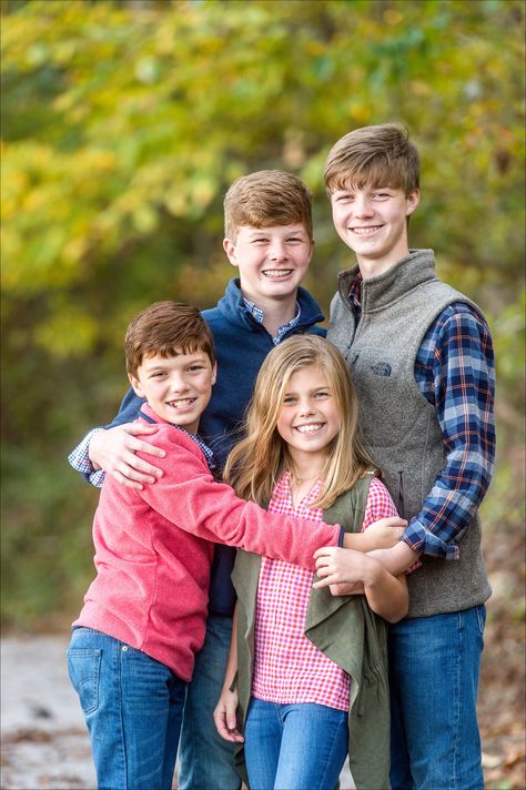 3 Siblings, Family Of 4 Picture Poses Older Kids Boys, 4 Siblings Picture Ideas, Family Of 6 Picture Poses Older Kids, Family Portraits Older Kids, 3 Siblings Photography Poses Older, Family Of Five Photoshoot Older Kids, Older Sibling Photography, Family Of Five Poses Older Kids