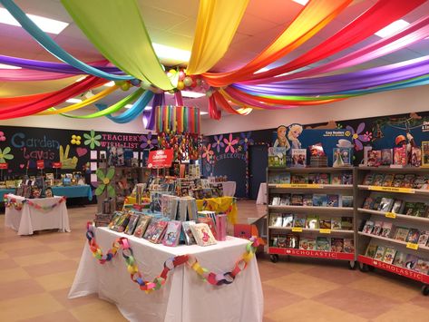 Elementary Book Fair Ideas, Book Fair Spirit Week Ideas, Book Fair Table, Peace Love Books Book Fair, Scholastic Book Fair Set Up, Reading Land Book Fair, Scholastic Book Fair Games, Book Fair Setup Display Ideas, Book Fair Display Ideas