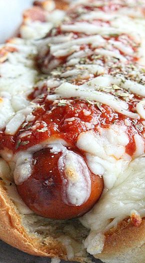 Pizza Dogs Recipes, Pizza Hot Dogs, Pizza Dogs, Hot Dog Sauce, Gourmet Hot Dogs, Hot Dogs Recipes, Pizza Style, Burger Dogs, Making Homemade Pizza