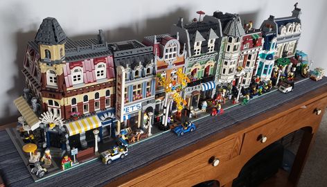 https://flic.kr/p/2iL4BWq | Lego - City Block | Various Lego Creator sets to build a single city block Lego Cities Layout, Lego Modular City, Big Lego Sets, Lego Creator Sets, Big Lego, Lego Collection, Lego Buildings, City Layout, Minecraft Inspiration