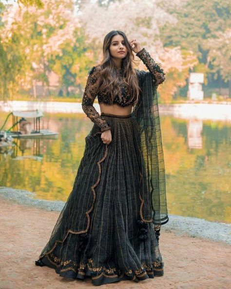 Velvet Lengha Blouse, Marriage Dress Indian Girl, Black Lehnga Dress, Black Lengha Outfit, Lacha Lengha, Long Sleeve Lehenga, 44 Tattoo, Sangeet Outfit, Simple Lehenga