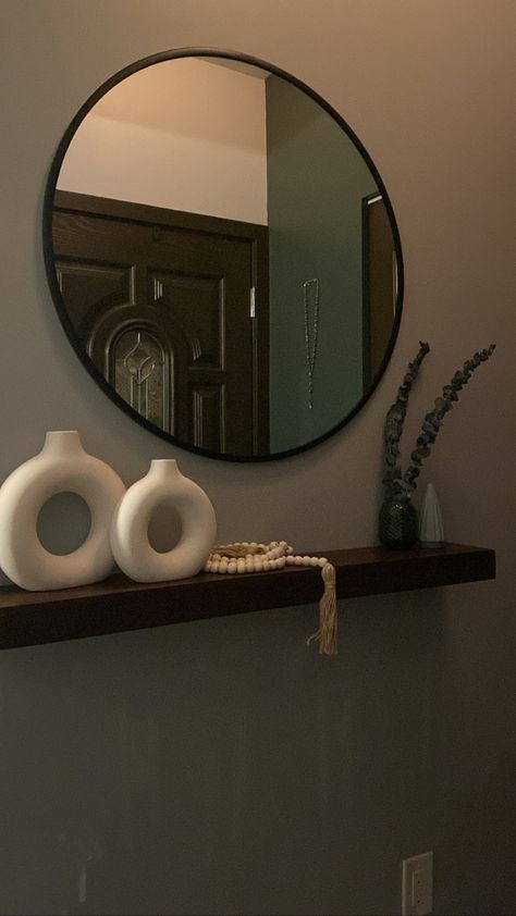 Mirror Floating Shelf, Mirror In Hallway, Entryway Floating Shelves, Vase Beige, Mirror Decor Ideas, Studio Apartment Living, Acrylic Vase, Hallway Mirror, Luxe Decor