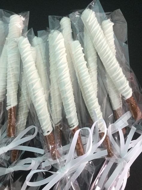 Baptism Desserts, Covered Pretzel Rods, White Chocolate Covered Pretzels, Baptism Party Decorations, Buffet Dessert, Confirmation Party, White Chocolate Covered, Chocolate Covered Pretzel, Holy Communion Party