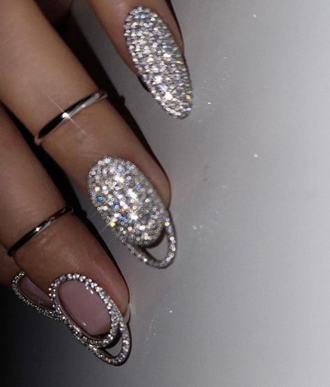 Nail Crystal Designs, Kylie Nails, Glow Nails, Nail Ring, Gold Jewellery Design Necklaces, Nails Desing, Crystal Nails, Glitter Nail Art, Foto Ideas Instagram