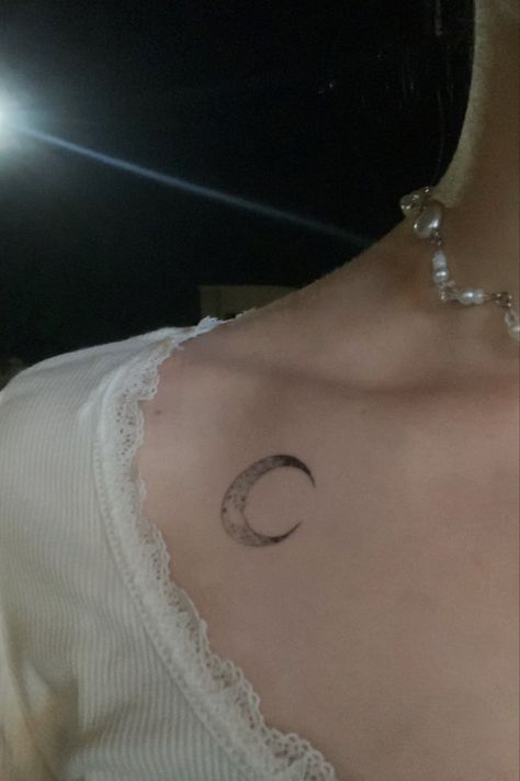 black&white moon tattoo on collarbone Moon Collar Bone Tattoo, Moon Neck Tattoo, Tattoo Collar Bone, Collar Bone Tattoo, Collar Bone, Moon Tattoo, Neck Tattoo, Shoulder Tattoo, I Tattoo