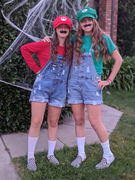 Mario And Luigi Twin Day, Girls Mario And Luigi Costumes, Twin Costume Ideas For Teens, Mario And Luigi Girl Costumes, Girl Mario Costume, Twin Costume Ideas For Women, Twin Halloween Costumes For Women, Twin Day Outfit Ideas, Mario And Luigi Costumes Women