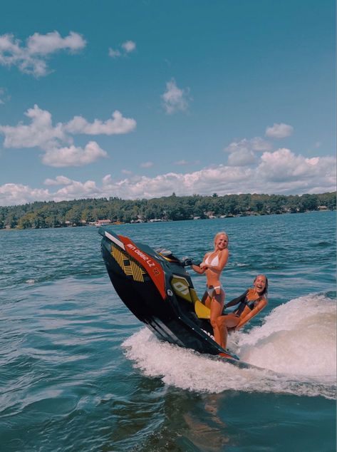 Jetskiing Aesthetic, Lake Day Pictures By Yourself, Summer On The Lake, Things To Do At The Lake, Lake Trip Aesthetic, Jetski Pictures, Lake Days Aesthetic, Jetski Aesthetic, Lake Aesthetics Summer