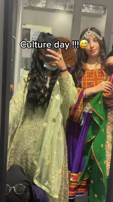 School Culture Day, Culture Day Spirit Week, Culture Day At School Ideas Outfits, Spirit Week Costume Ideas, Culture Day Outfits, Cultural Day At School Ideas, Culture Day At School Ideas, School Spirit Week, British School