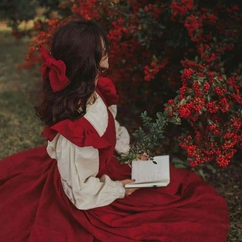 little things Tumblr, Red Roses Wallpaper, Beautiful Profile Pictures, Gown Party Wear, Girly Dp, Flower Photoshoot, Look Up Quotes, Photos For Profile Picture, Red Pictures